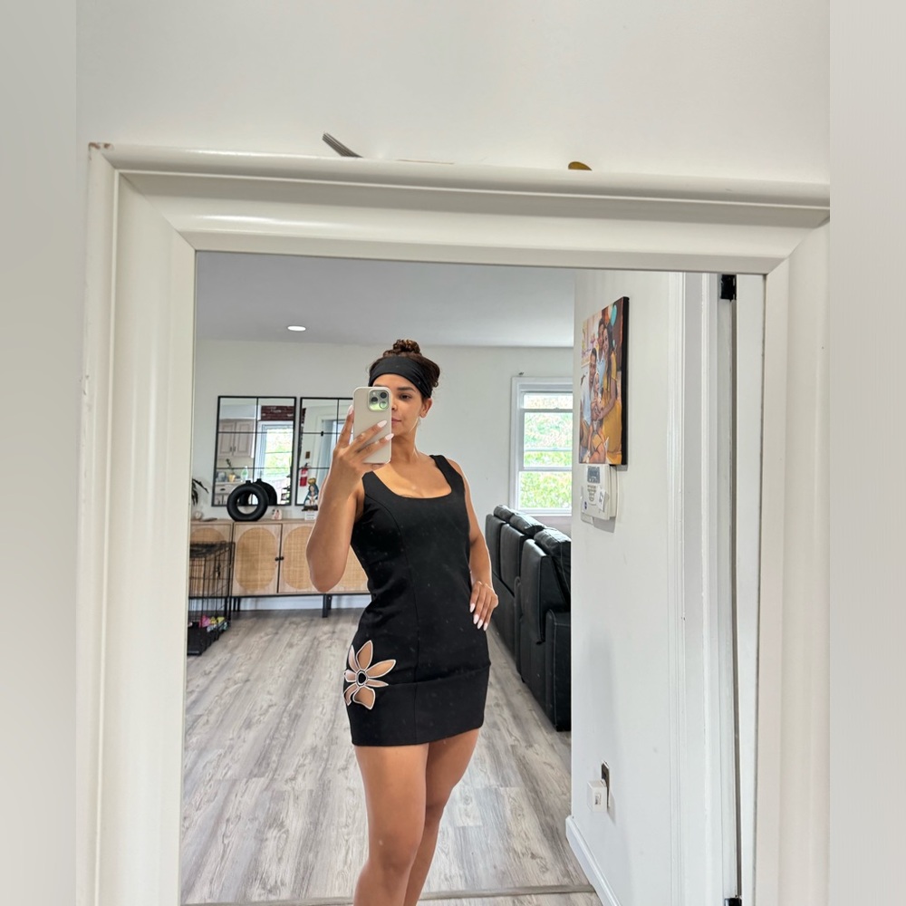 Médium black mini dress
